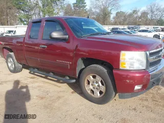 2008 Chevrolet Silverado 1500 LT w/1LT with VIN 1GCEC19J68Z100996, listed as a IAAI auction lot 41704750 with 127,463 mi miles. Bid and sale history available at carsss.com. Image 1.