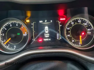 2016 Jeep Cherokee Altitude с VIN 1C4PJMCS7GW360289, выставлен на аукционе Copart как лот 87442484 с пробегом 132 562 миль миль и Чистый • Clean title. История ставок и продаж доступна на DreamBid. Изображение 9.