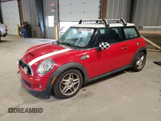 2010 MINI Hardtop S z VIN WMWMF7C53ATZ72544, wystawiony jako Copart lot #64125695 z przebiegiem 70 587 mil mil oraz Czysty tytuł • Clean title. Historia ofert i sprzedaży dostępna na DreamBid. Obrazek 1.