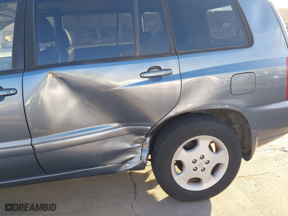 2006 Toyota Highlander w/3rd Row with VIN JTEEP21A560157211, listed as a IAAI auction lot 41879638 with 176,010 mi miles. Bid and sale history available at carsss.com. Image 6.