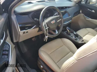 2021 Cadillac XT4 FWD Premium Luxury z VIN 1GYFZCR48MF056210, wystawiony jako Copart lot #73706384 z przebiegiem Nie podano mil oraz Nie do naprawy • Non repairable. Historia ofert i sprzedaży dostępna na DreamBid. Obrazek 8.