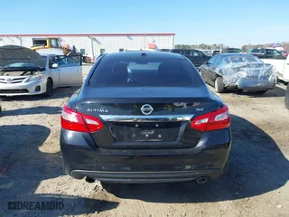 2017 Nissan Altima 2.5 SR with VIN 1N4AL3AP4HC293538, listed as a IAAI auction lot 41492018 with 199,200 mi miles. Bid and sale history available at carsss.com. Image 16.