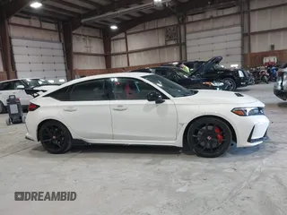 2024 Honda Civic Type R z VIN JHMFL5G47RX003469, wystawiony jako IAAI lot #42035698 z przebiegiem 20 572 mil mil oraz . Historia ofert i sprzedaży dostępna na DreamBid. Obrazek 13.