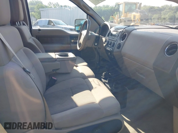 2004 Ford F-150 XLT z VIN 1FTPX04514KD80136, wystawiony jako IAAI lot #42410803 z przebiegiem 115 586 mil mil oraz . Historia ofert i sprzedaży dostępna na DreamBid. Obrazek 5.