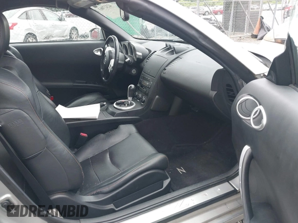 2005 Nissan 350Z Touring z VIN JN1AZ36A25M759800, wystawiony jako IAAI lot #42327063 z przebiegiem 100 940 mil mil oraz . Historia ofert i sprzedaży dostępna na DreamBid. Obrazek 5.