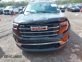 2024 GMC Acadia AWD Elevation z VIN 1GKENNKSXRJ197435, wystawiony jako IAAI lot #41951892 z przebiegiem 10 366 mil mil oraz . Historia ofert i sprzedaży dostępna na DreamBid. Obrazek 6.