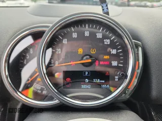 2019 MINI Countryman Cooper S с VIN WMZYT5C59K3G94318, выставлен на аукционе Copart как лот 64745385 с пробегом 38 342 миль миль и Списание • Salvage title. История ставок и продаж доступна на DreamBid. Изображение 9.
