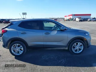 2023 Buick Encore GX Preferred с VIN KL4MMBS23PB053090, выставлен на аукционе IAAI как лот 41367718 с пробегом 7 252 миль миль и . История ставок и продаж доступна на DreamBid. Изображение 13.