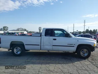 1999 Dodge 1500 z VIN 1B7HC13Y4XJ627063, wystawiony jako IAAI lot #41697073 z przebiegiem 206 776 mil mil oraz . Historia ofert i sprzedaży dostępna na DreamBid. Obrazek 16.