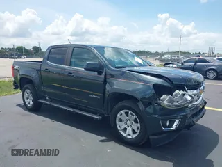 2018 Chevrolet Colorado 2WD LT z VIN 1GCGSCEA9J1137767, wystawiony jako IAAI lot #42389519 z przebiegiem 116 547 mil mil oraz . Historia ofert i sprzedaży dostępna na DreamBid. Obrazek 1.
