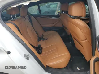 2019 BMW 5 Series 530i z VIN WBAJA5C56KBX86395, wystawiony jako Copart lot #59395825 z przebiegiem Nie podano mil oraz Szkoda całkowita • Salvage title. Historia ofert i sprzedaży dostępna na DreamBid. Obrazek 10.