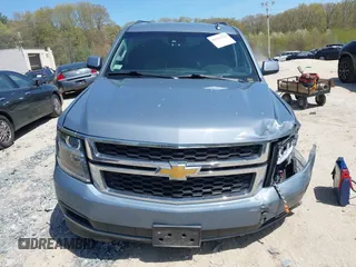 2016 Chevrolet Suburban LT z VIN 1GNSKHKC4GR427591, wystawiony jako IAAI lot #42162723 z przebiegiem 131 771 mil mil oraz . Historia ofert i sprzedaży dostępna na DreamBid. Obrazek 12.