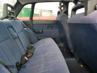 1990 Volvo 240 z VIN YV1AA8845L1400684, wystawiony jako Copart lot #49742045 z przebiegiem 182 643 mil mil oraz Tytuł czysty. Historia ofert i sprzedaży dostępna na DreamBid. Obrazek 10.
