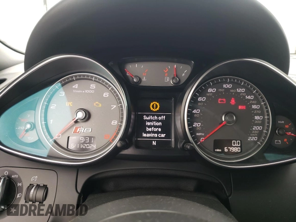 2014 Audi R8 z VIN WUASUAFG4EN001365, wystawiony jako Copart lot #58440864 z przebiegiem 67 980 mil mil oraz Szkoda całkowita • Salvage title. Historia ofert i sprzedaży dostępna na DreamBid. Obrazek 9.