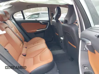 2017 Volvo S60 Inscription z VIN LYV402TK3HB196430, wystawiony jako IAAI lot #41301147 z przebiegiem 20 188 mil mil oraz . Historia ofert i sprzedaży dostępna na DreamBid. Obrazek 8.