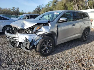 2017 Toyota Highlander LE z VIN 5TDZZRFH4HS199917, wystawiony jako Copart lot #47738325 z przebiegiem 111 974 mil mil oraz Szkoda całkowita • Salvage title. Historia ofert i sprzedaży dostępna na DreamBid. Obrazek 1.
