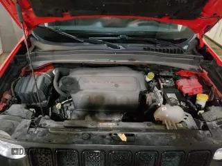 2021 Jeep Renegade Jeepster z VIN ZACNJDAB8MPM81851, wystawiony jako Copart lot #49913615 z przebiegiem 56 130 mil mil oraz Czysty tytuł • Clean title. Historia ofert i sprzedaży dostępna na DreamBid. Obrazek 12.