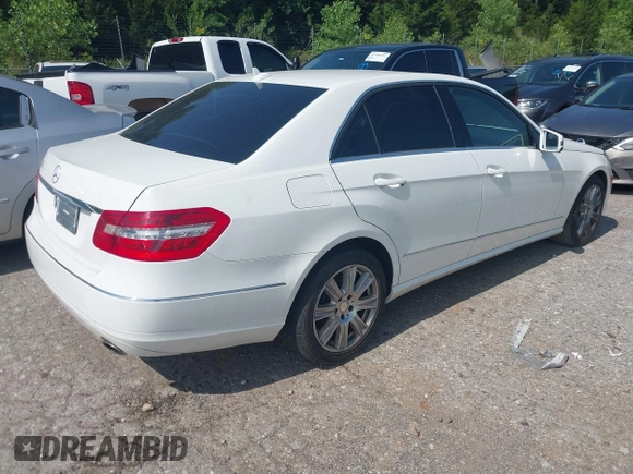 2013 Mercedes-Benz E 350 Luxury z VIN WDDHF5KB9DA733604, wystawiony jako IAAI lot #42514039 z przebiegiem 131 047 mil mil oraz . Historia ofert i sprzedaży dostępna na DreamBid. Obrazek 4.