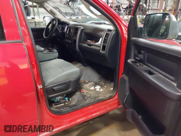 2015 Ram 2500 Tradesman with VIN 3C6UR4HJ8FG575972, listed as a IAAI auction lot 41258474 with 337,730 mi miles and . Bid and sale history available at DreamBid. Image 5.