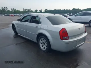 2007 Chrysler 300 Touring z VIN 2C3KA53G07H792947, wystawiony jako IAAI lot #42225359 z przebiegiem 234 291 mil mil oraz . Historia ofert i sprzedaży dostępna na DreamBid. Obrazek 3.
