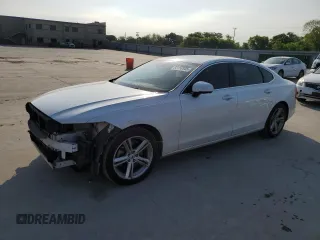 2018 Volvo S90 Momentum z VIN LVY982AK0JP022576, wystawiony jako Copart lot #53158545 z przebiegiem 90 083 mil mil oraz Szkody całkowita. Historia ofert i sprzedaży dostępna na DreamBid. Obrazek 1.