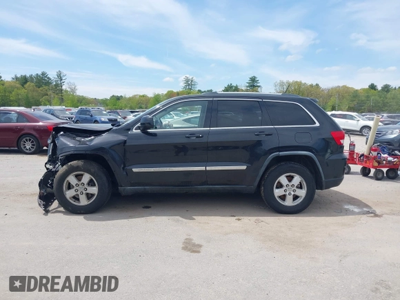 2011 Jeep Grand Cherokee Laredo z VIN 1J4RR4GG0BC547689, wystawiony jako IAAI lot #42230005 z przebiegiem 192 361 mil mil oraz . Historia ofert i sprzedaży dostępna na DreamBid. Obrazek 14.