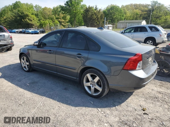 2008 Volvo S40 2.4L z VIN YV1MS382282382674, wystawiony jako Copart lot #55022625 z przebiegiem 116 132 mil mil oraz Szkoda całkowita • Salvage title. Historia ofert i sprzedaży dostępna na DreamBid. Obrazek 2.