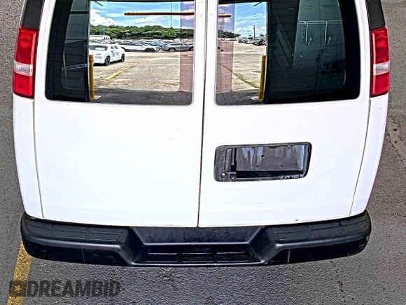 2021 Chevrolet Express Cargo z VIN 1GCWGAFP5M1201537, wystawiony jako IAAI lot #42642579 z przebiegiem 96 732 mil mil oraz . Historia ofert i sprzedaży dostępna na DreamBid. Obrazek 43.