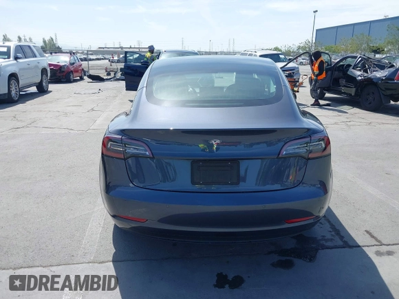 2020 Tesla Model 3 Standard Range Plus z VIN 5YJ3E1EA6LF703159, wystawiony jako IAAI lot #42099718 z przebiegiem 30 175 mil mil oraz . Historia ofert i sprzedaży dostępna na DreamBid. Obrazek 16.
