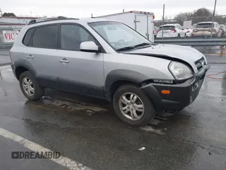 2008 Hyundai Tucson SE with VIN KM8JN12D28U801847, listed as a IAAI auction lot 41767106 with 172,093 mi miles. Bid and sale history available at carsss.com. Image 1.
