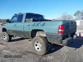 1999 Dodge 1500 z VIN 3B7HF13Z7XG118165, wystawiony jako IAAI lot #41385547 z przebiegiem Nie podano mil oraz . Historia ofert i sprzedaży dostępna na DreamBid. Obrazek 3.