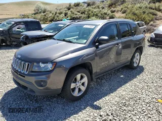 2016 Jeep Compass Sport z VIN 1C4NJDBB5GD798992, wystawiony jako Copart lot #61777825 z przebiegiem 107 541 mil mil oraz Szkoda całkowita • Salvage title. Historia ofert i sprzedaży dostępna na DreamBid. Obrazek 1.
