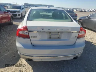 2015 Volvo S80 T5 Drive-E z VIN YV140MAK7F1187081, wystawiony jako Copart lot #84254574 z przebiegiem 117 925 mil mil oraz Szkoda całkowita • Salvage title. Historia ofert i sprzedaży dostępna na DreamBid. Obrazek 6.