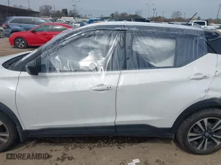 2018 Nissan Kicks SV with VIN 3N1CP5CU1JL533504, listed as a IAAI auction lot 41670961 with 74,737 mi miles. Bid and sale history available at carsss.com. Image 15.