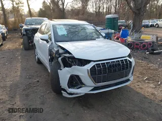 2024 Audi Q3 S line Premium Plus z VIN WA1EECF37R1167645, wystawiony jako IAAI lot #41887847 z przebiegiem 3196 mil mil oraz . Historia ofert i sprzedaży dostępna na DreamBid. Obrazek 1.