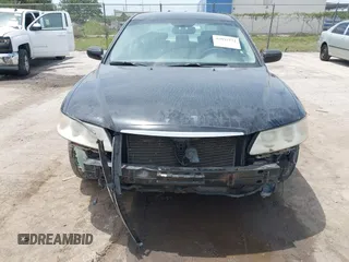2008 Hyundai Azera GLS with VIN KMHFC46D48A335587, listed as a IAAI auction lot 42092272 with 174,537 mi miles and . Bid and sale history available at DreamBid. Image 6.