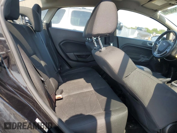 2015 Ford Fiesta SE z VIN 3FADP4BJXFM146122, wystawiony jako Copart lot #59998625 z przebiegiem 114 191 mil mil oraz Czysty tytuł • Clean title. Historia ofert i sprzedaży dostępna na DreamBid. Obrazek 10.