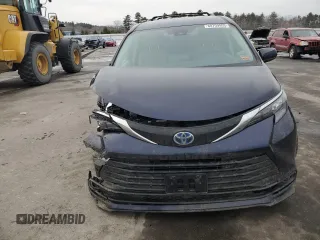 2024 Toyota Sienna LE with VIN 5TDKSKFC9RS113116, listed as a Copart auction lot 88709905 with 23,282 mi miles and Salvage Title. Bid and sale history available at carsss.com. Image 5.
