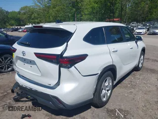 2023 Toyota Highlander L z VIN 5TDKDRAH2PS030453, wystawiony jako IAAI lot #39200860 z przebiegiem 44 691 mil mil oraz . Historia ofert i sprzedaży dostępna na DreamBid. Obrazek 18.