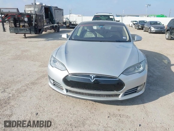 2013 Tesla Model S with VIN 5YJSA1CG3DFP28908, listed as a IAAI auction lot 41804041 with 140,756 mi miles and . Bid and sale history available at DreamBid. Image 17.