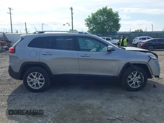 2015 Jeep Cherokee Latitude with VIN 1C4PJMCBXFW639671, listed as a IAAI auction lot 42132976 with 88,931 mi miles. Bid and sale history available at carsss.com. Image 12.