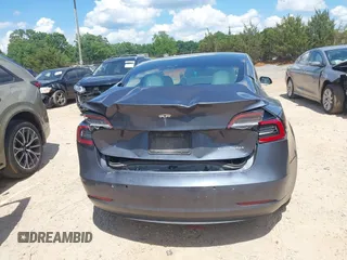 2020 Tesla Model 3 Long Range z VIN 5YJ3E1EB9LF667993, wystawiony jako IAAI lot #41990917 z przebiegiem 58 269 mil mil oraz . Historia ofert i sprzedaży dostępna na DreamBid. Obrazek 16.