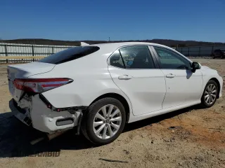 2020 Toyota Camry LE with VIN 4T1C11AK8LU942967, listed as a Copart auction lot 48698875 with 208,197 mi miles and Salvage Title. Bid and sale history available at carsss.com. Image 3.