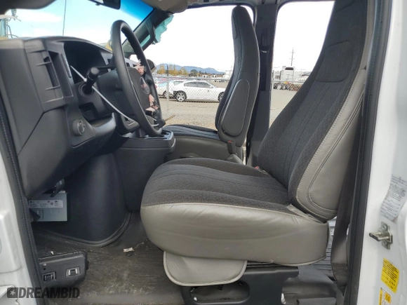 2022 GMC Savana Cargo Van with VIN 1GTW7AFP1N1188822, listed as a Copart auction lot 76135484 with 24,056 mi miles and Clean Title. Bid and sale history available at carsss.com. Image 7.