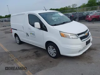 2015 Chevrolet City Express Cargo LT z VIN 3N63M0ZN8FK722038, wystawiony jako IAAI lot #42389353 z przebiegiem 213 191 mil mil oraz . Historia ofert i sprzedaży dostępna na DreamBid. Obrazek 1.