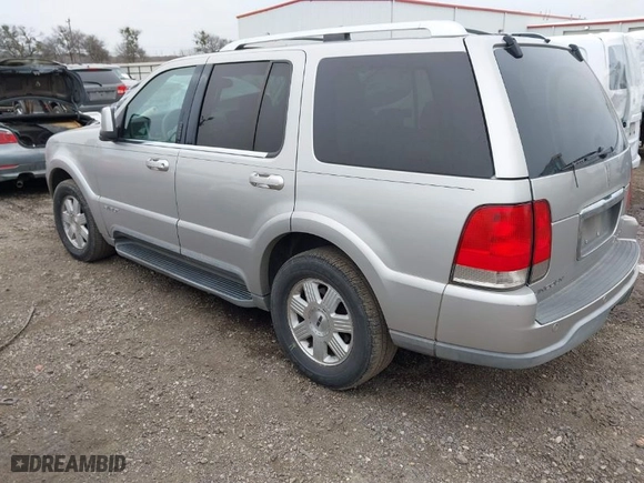 2004 Lincoln Aviator Luxury with VIN 5LMEU68H64ZJ32214, listed as a IAAI auction lot 41641566 with 203,674 mi miles. Bid and sale history available at carsss.com. Image 3.