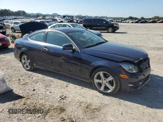 2015 Mercedes-Benz C 250 z VIN WDDGJ4HB6FG370187, wystawiony jako Copart lot #88162875 z przebiegiem 102 961 mil mil oraz Czysty tytuł • Clean title. Historia ofert i sprzedaży dostępna na DreamBid. Obrazek 4.