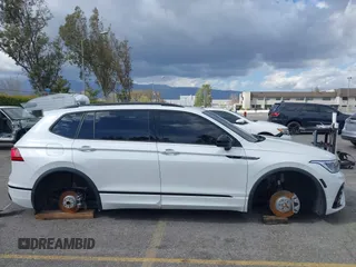 2023 Volkswagen Tiguan SE R-Line Black with VIN 3VVCB7AX3PM133002, listed as a IAAI auction lot 41902721 with 32,915 mi miles and . Bid and sale history available at DreamBid. Image 13.