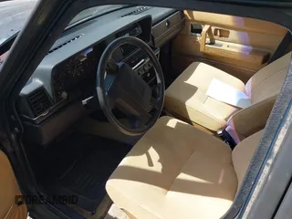 1992 Volvo 240 z VIN YV1AS8802N1473105, wystawiony jako IAAI lot #42298116 z przebiegiem 216 988 mil mil oraz . Historia ofert i sprzedaży dostępna na DreamBid. Obrazek 5.