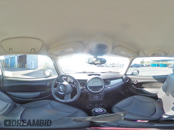 2012 MINI Hardtop z VIN WMWSU3C5XCT185907, wystawiony jako Copart lot #60842065 z przebiegiem 81 221 mil mil oraz Szkoda całkowita • Salvage title. Historia ofert i sprzedaży dostępna na DreamBid. Obrazek 14.